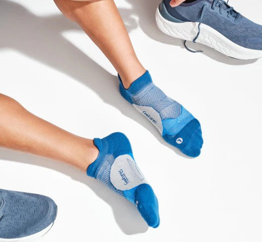FEETURES ELITE LIGHT CUSHION NO-SHOW TAB - NAVY MIST